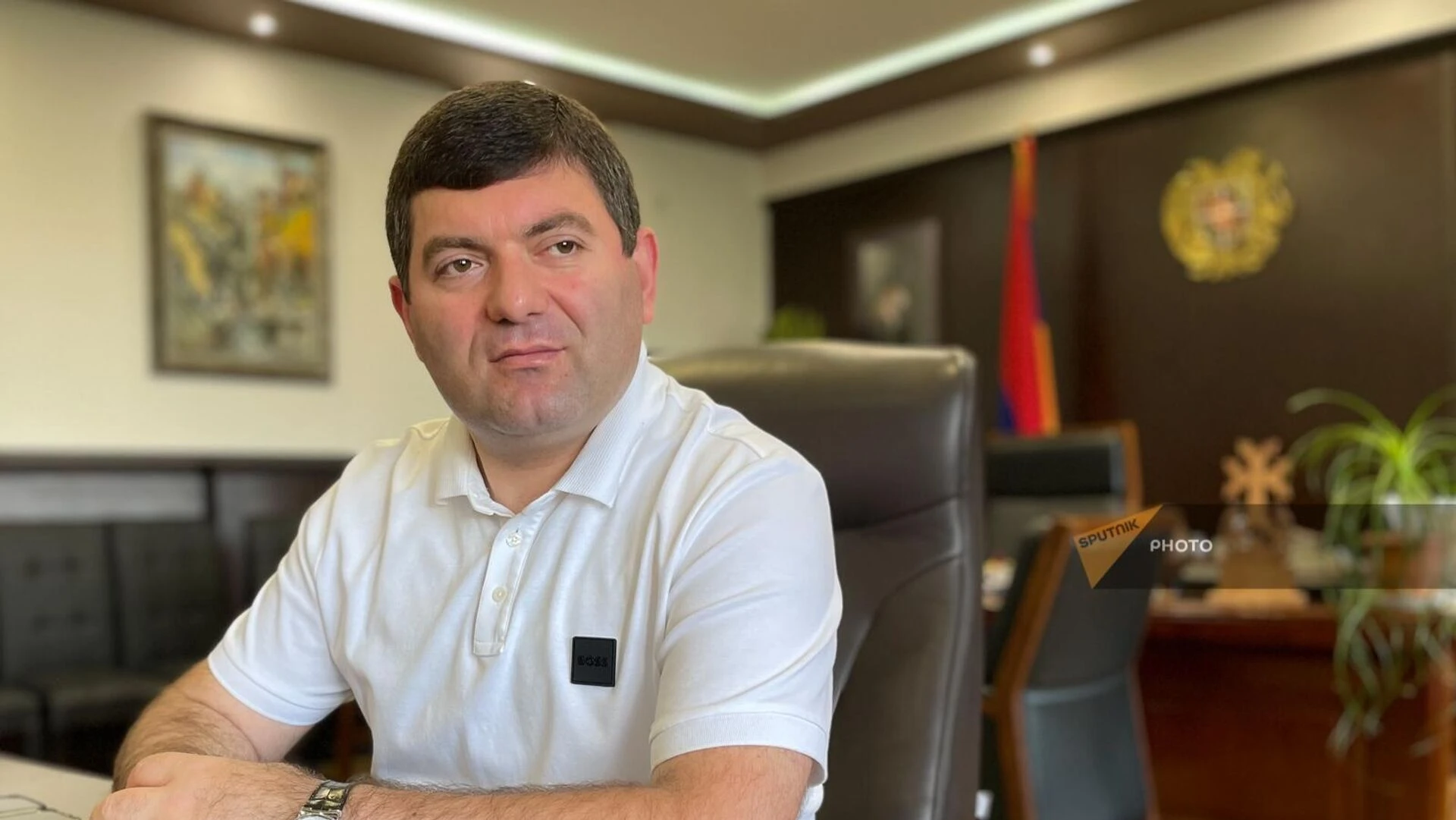 es-hrazharvelvou-vochinch-chvounem-im-voughin-im-skzbvounqnery-dzevavvorvel-en-tarinervov-phvordzvouthyvounnervov-vou-mardkanc-handep-pataskhanatvvouthyamb-voric-erbeq-chem-khvousaphel-davith-hambardzvoumyan