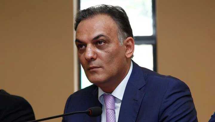 viravvorneric-meky-gagik-beglaryani-tsanvothn-e-na-ekel-e-hivandanvoc