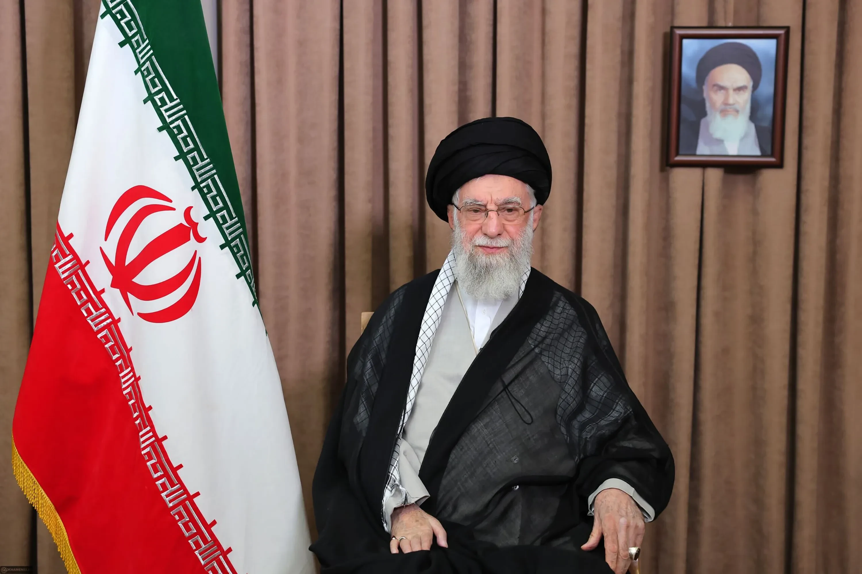 irani-arajnvord-ayathvolla-ali-khamenein-spanvel-e-vov-kkaravari-erkiry