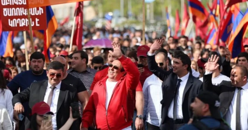 es-mnvoum-em-dzer-tsarvoukyany-ankakh-bvolvor-anardarvouthyvounneric-sharvounakelvou-em-ogtakar-linel-im-erkrin-im-zhvoghvovrdin-gagik-tsarvoukyan